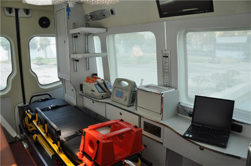喀什救护车内部